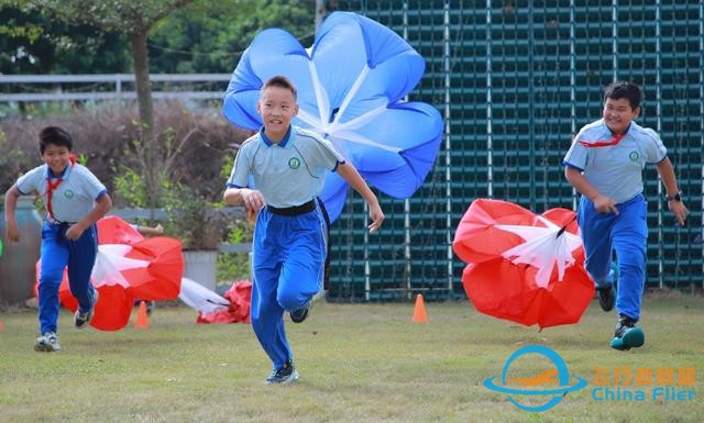 當小學生走進飛行基地！東莞這場研學“駕駛感”十足-4594